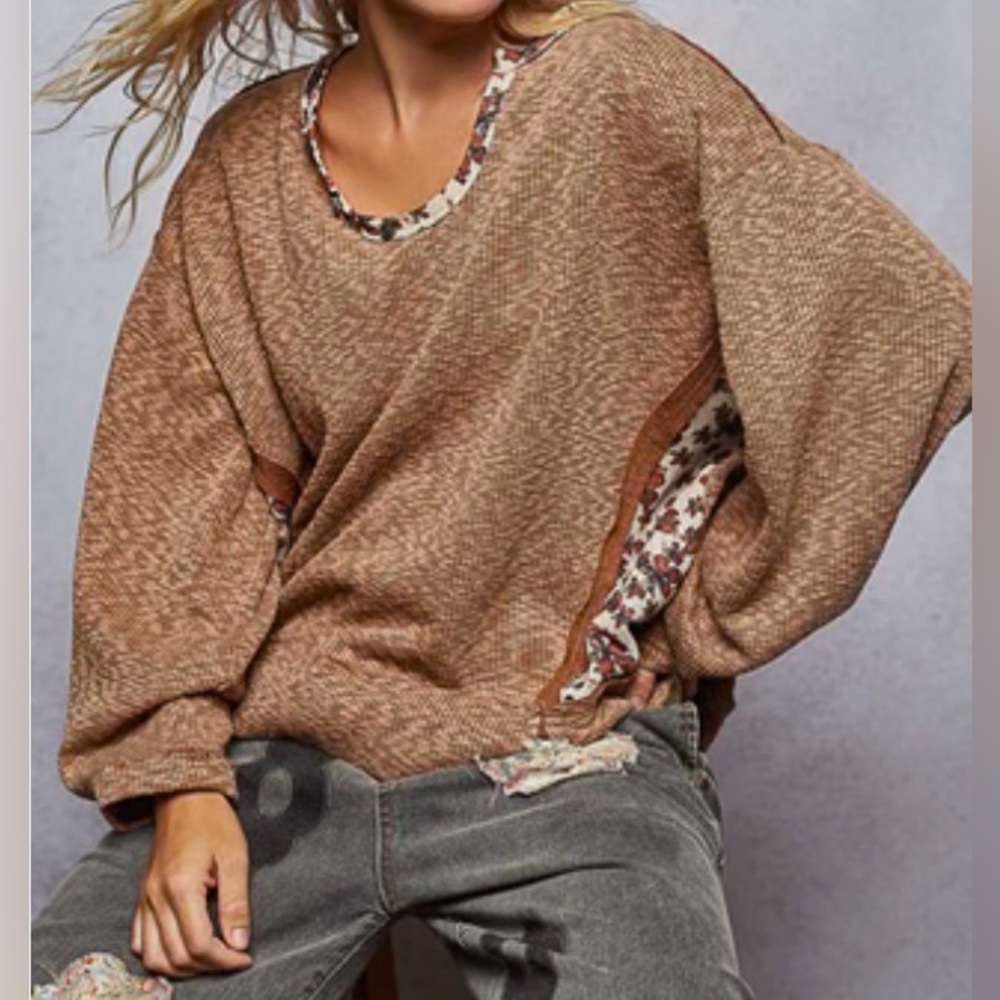 POL Bloom & Floral  Mocha Heathered Crewneck ribbed with Floral Trim